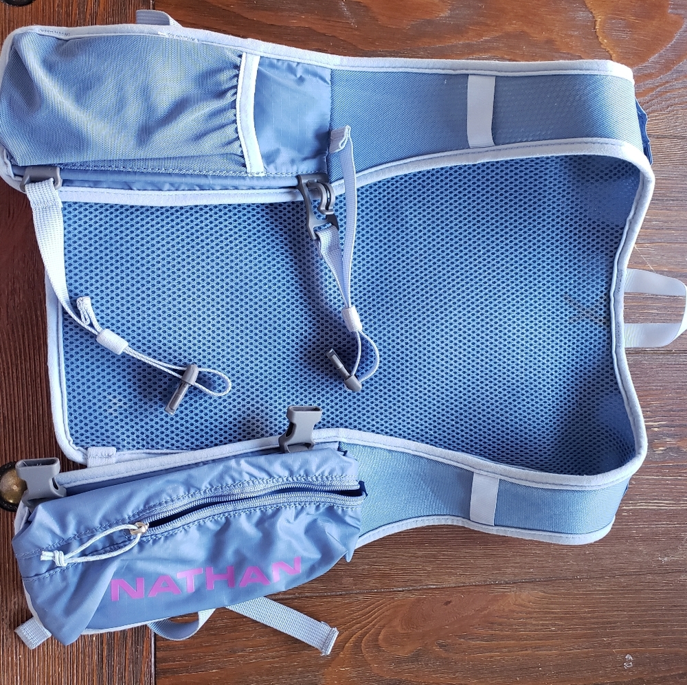 Nathan quickstart hydration vest/pack